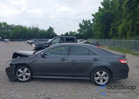 2010 Toyota Camry Se z USA, uszkodzony, nr VIN 4T1BF3EK1AU024574